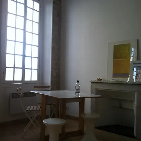 Old Town Stunning Modern 1 Bedroom Flat Sleeps 3 شقة *